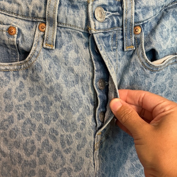 Levi’s Wedgie Straight Leopard Print Blue Jeans Size 27 EUC Button Fly High Rise - Picture 4 of 13